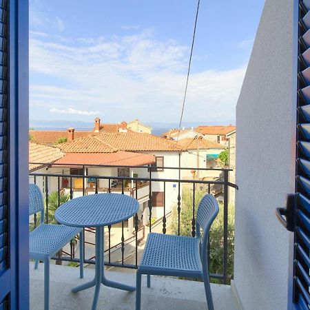 Apartman Placa Njivice Exteriör bild