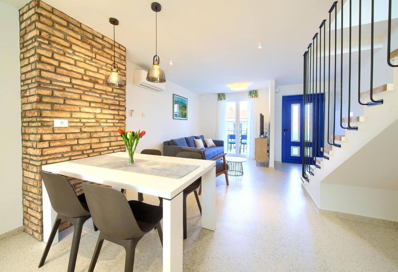 Apartman Placa Njivice Exteriör bild