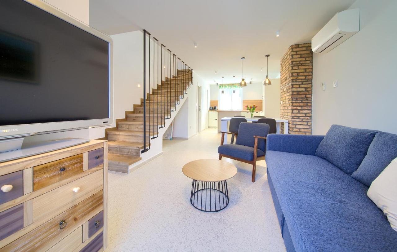 Apartman Placa Njivice Exteriör bild