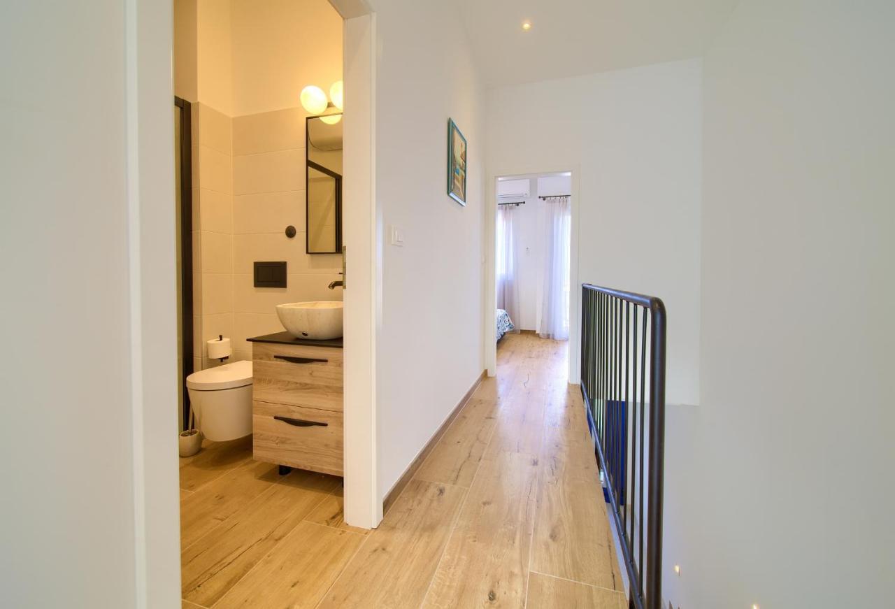 Apartman Placa Njivice Exteriör bild