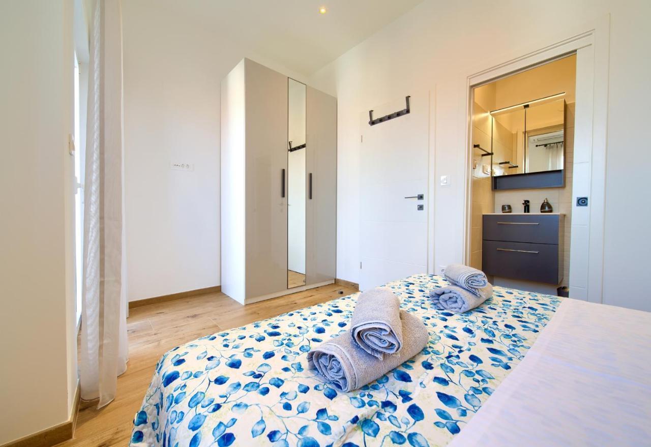 Apartman Placa Njivice Exteriör bild