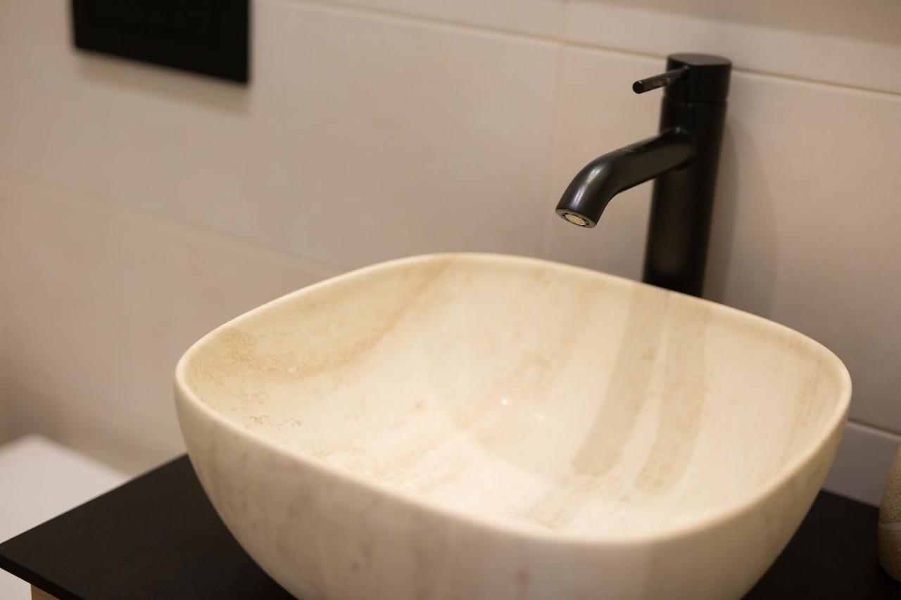 Apartman Placa Njivice Exteriör bild