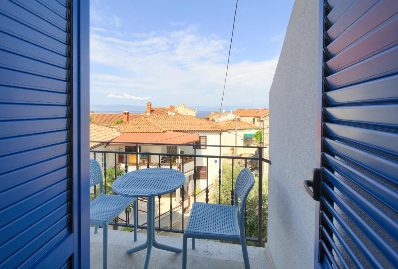 Apartman Placa Njivice Exteriör bild