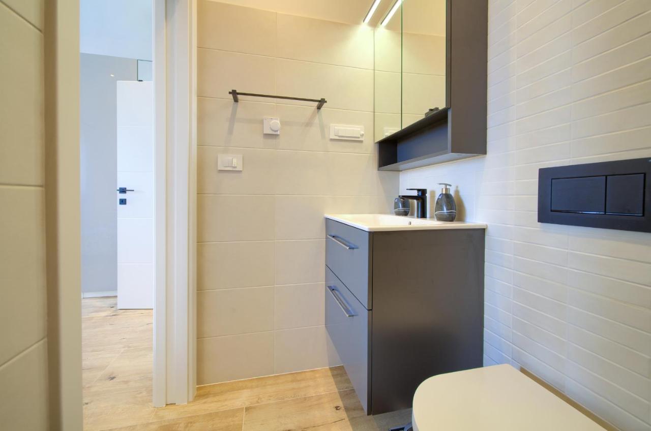 Apartman Placa Njivice Exteriör bild