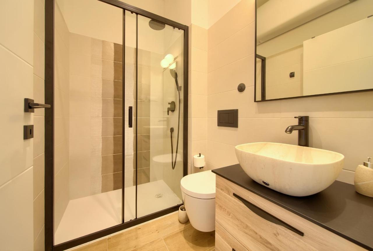 Apartman Placa Njivice Exteriör bild