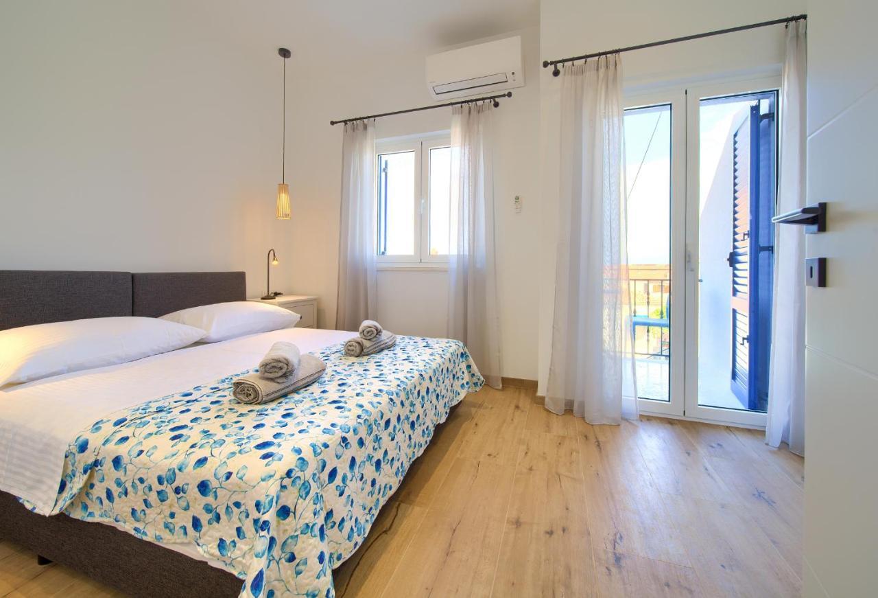 Apartman Placa Njivice Exteriör bild