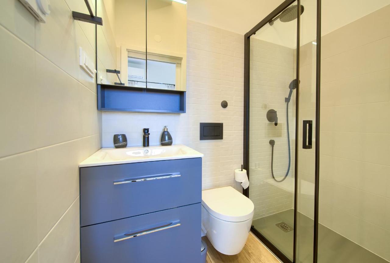 Apartman Placa Njivice Exteriör bild